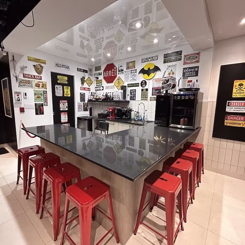 BAR WITH NO NAME