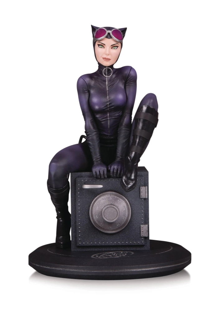 DC COVER GIRLS CATWOMAN BY JOELLE JONES STATUE